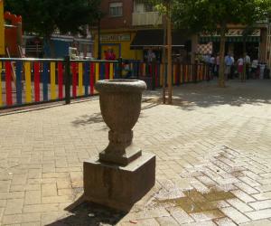 Fuente de la Plaza Arzobispo Romero Mengibar (Junto parque infantil)